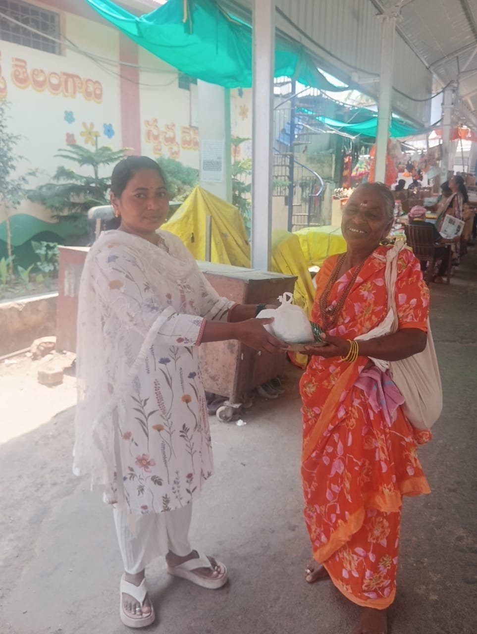  అన్నిదానాల్లో కెల్ల అన్నదానం మిన్న మై వేములవాడ చారిటబుల్ ట్రస్ట్